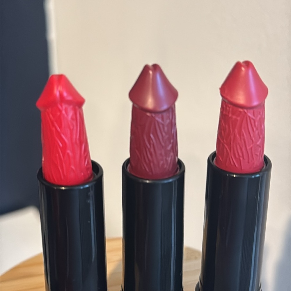 Fun colored lipsticks - Picture 3 of 3